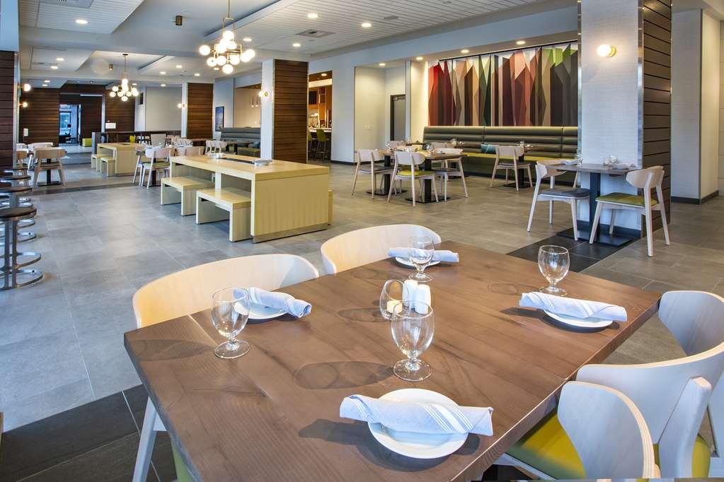 Hilton Garden Inn Redmond Wa Restaurant foto